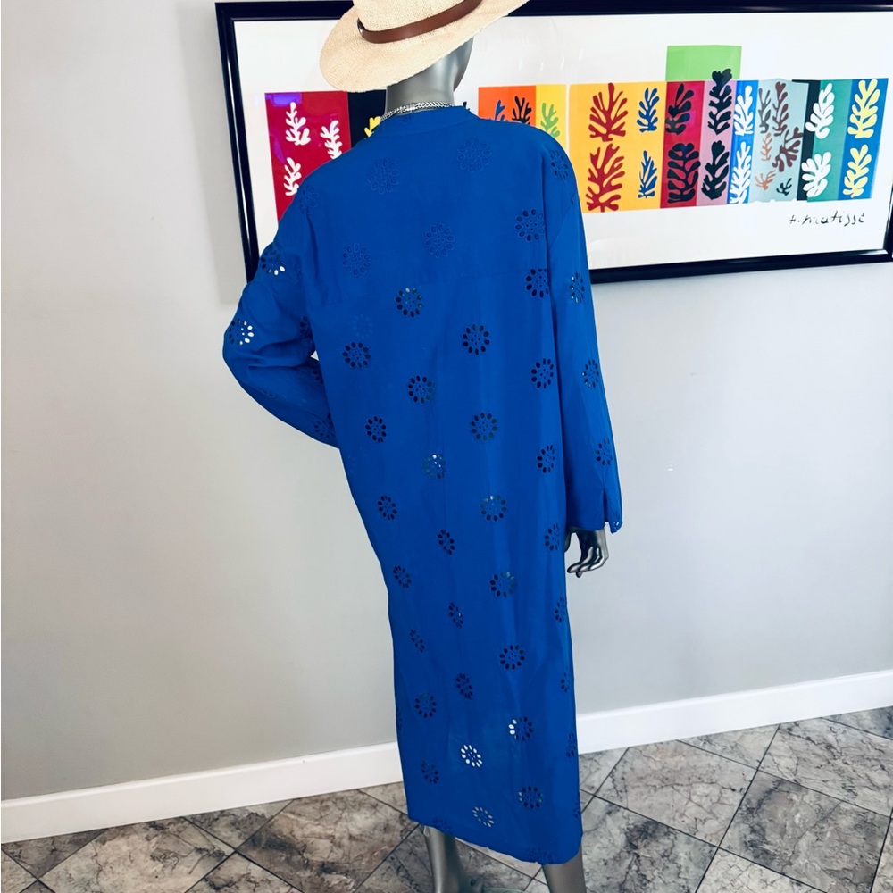 Zara of Paris / Vibrant Blue Eyelet Button-Up Dress or Duster - Picture 6 of 14